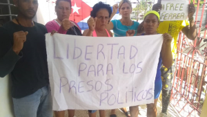 Lee más sobre el artículo Activistas detenidos. Policía reprime protesta de apoyo a Manuel Otero en Santa Clara